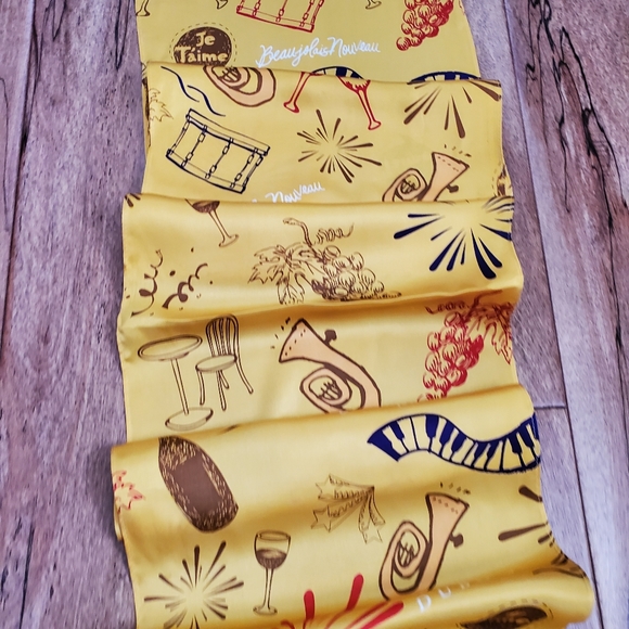 Georges Duboeuf Beaujolais  Noveau Je Taime hand made silk scarf WOMEN\'S
